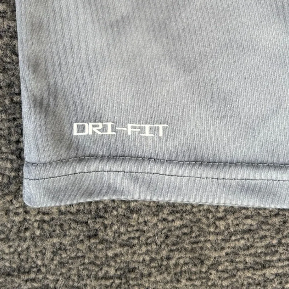 Nike‎ Swim Mens Dri-FIT Gray Short Sleeve UPF 40+ Performance Shirt Small 3664